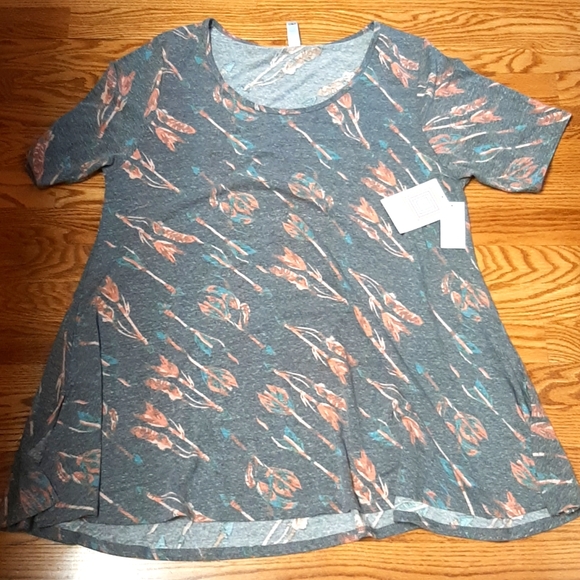 LuLaRoe Tops - NWT LULAROE T SIZE XL